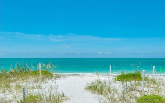 Sea Oats 214 2 Bedroom Condo by RedAwning