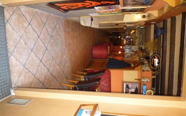 Academus - Cafe/Pub & Guest House