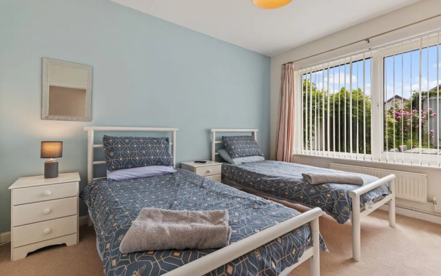 Sea Charm - Cosy Bungalow Near Beach and Village