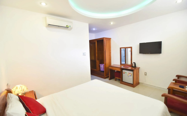 San San Hotel