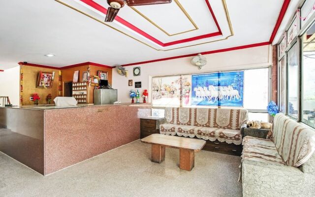 OYO 29394 Hotel Apoorva Deluxe