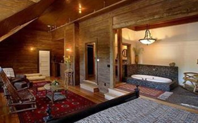 Mccloud Mercantile Hotel