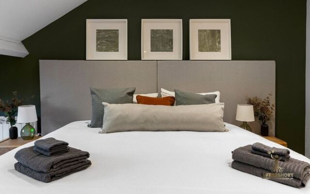 Luxe Courtyard Apt - Exeter City Centre