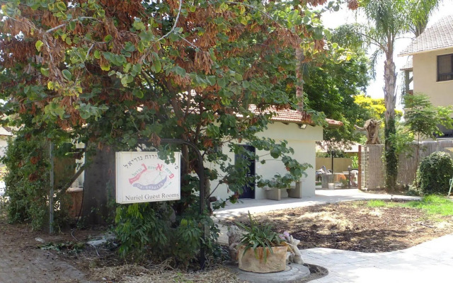 Nuriel Fruit & Guest House