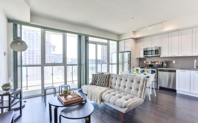 Stunning Harbourfront Condo