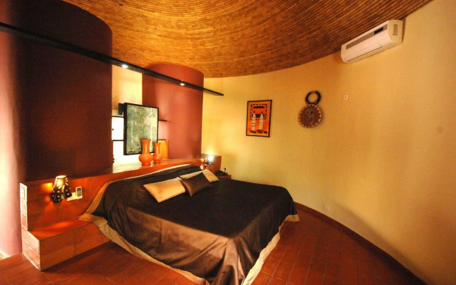 Royam Hotel