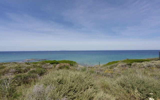 Comfortable Holiday Home in Lu Bagnu Near Seabeach