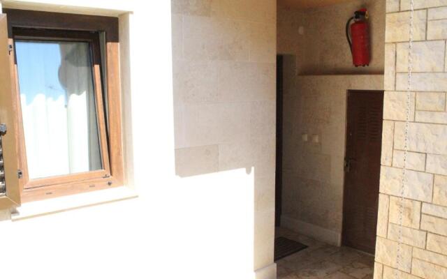 Apartman 100m2, full opremljen, privatni parking.