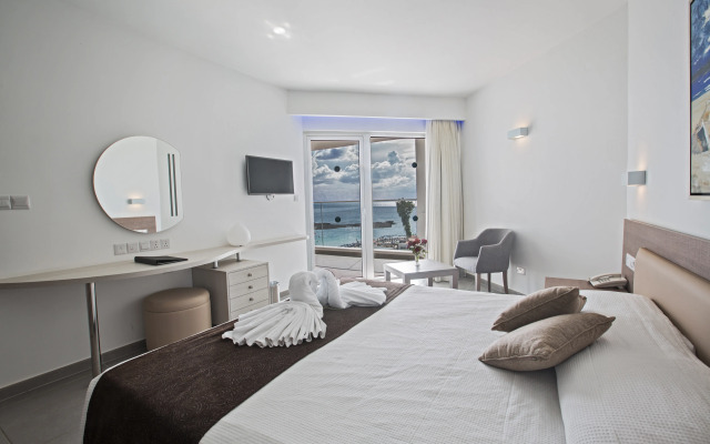 Vassos Nissi Plage Hotel & Spa