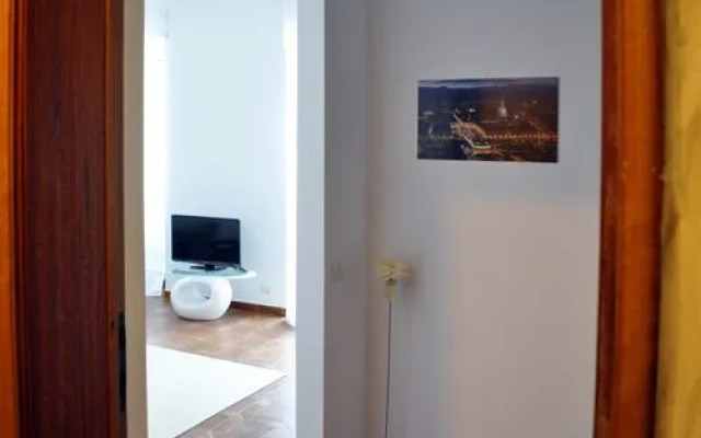 ROSSO MAGENTA - Luminoso loft in centro e a due passi dalla stazione