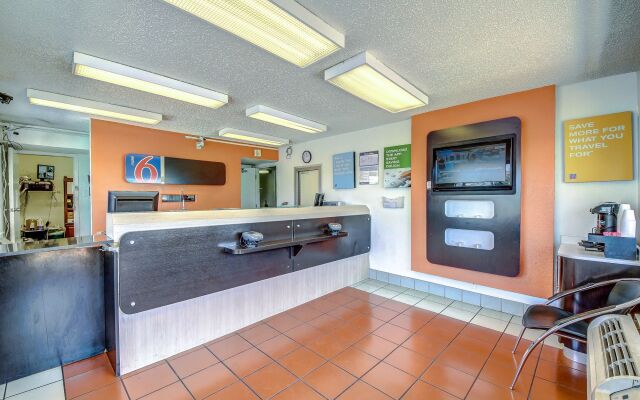 Studio 6 San Antonio, TX - Fort Sam Houston Area