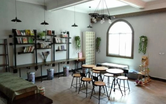 Nilv Flower Time International Youth Hostel