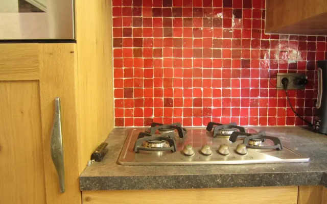 Tranquil Home With BBQ