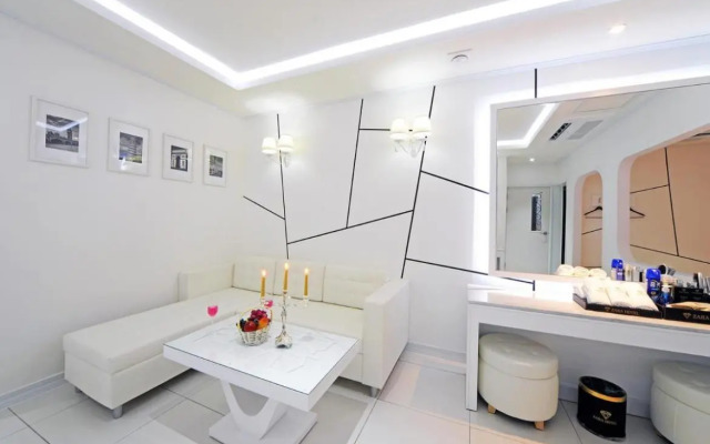 Zara Hotel Peace Square