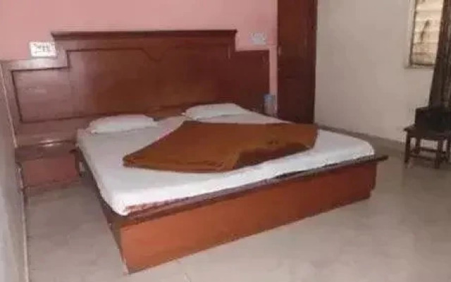 White House Tourist Lodge