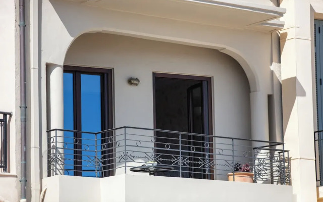 seafront cozy suite for 2 in Rethymno