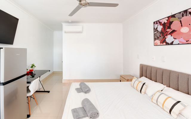 Palm Court Budget Motel Hostel/Backpackers – Guest Rooms – Katherine