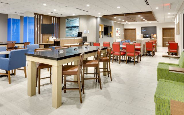 Holiday Inn Express & Suites Plano - The Colony, an IHG Hotel