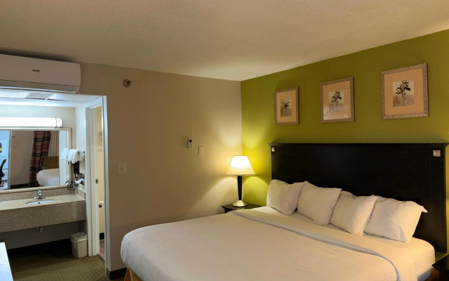 Quality Inn & Suites Moline - Quad Cities