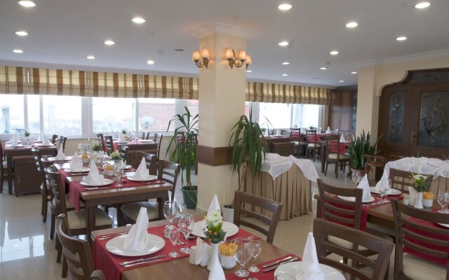 Ünal Hotel