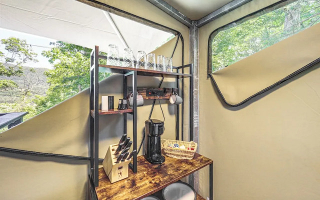 Mtn-view Deck: Scenic Glamping Getaway Near Boone!