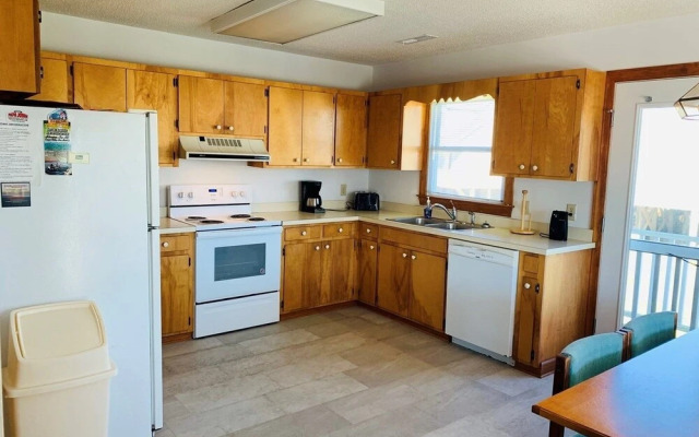 Yankee Traitor II - 4 Br Home