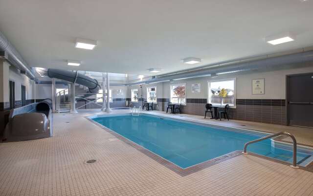 Days Inn & Suites by Wyndham Warman