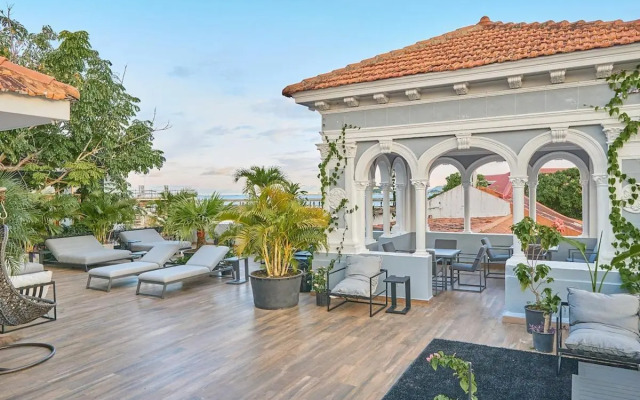 AmazINN Places Casco Viejo Pool and Rooftop VI