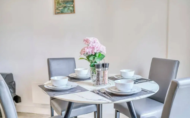 Salford Duplex Apartment - Near City Center