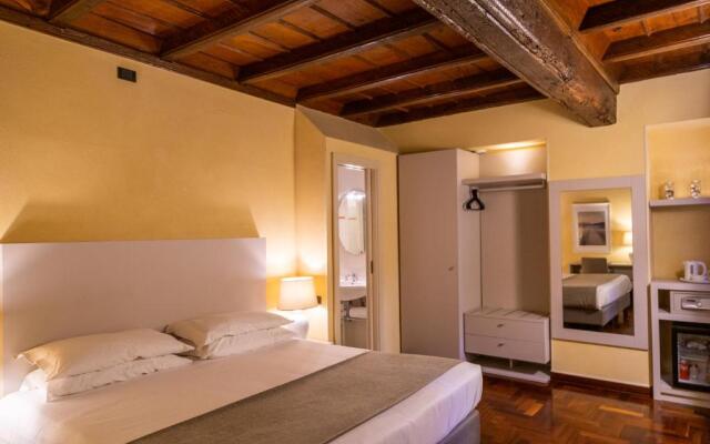 Hotel Boutique Antiche Mura