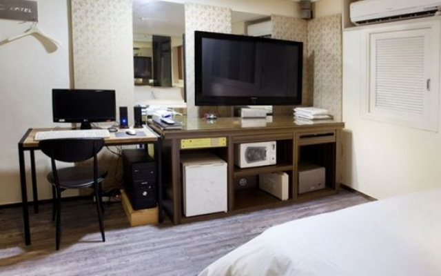 Film 37.2 Hotel
