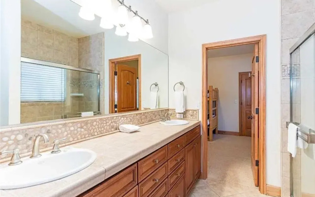 Perfect Fit 4 Br home by RedAwning