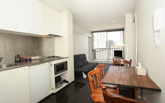 2 Beds 1 Bath beside QV Melbourne