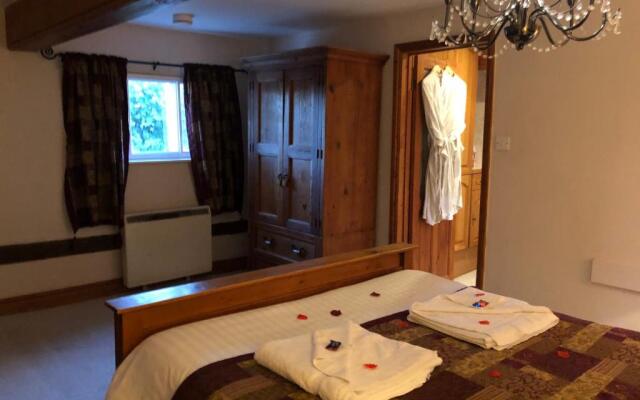 The Walnuts Country House