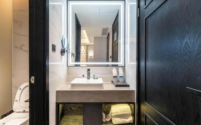 Xana Hotelle(Shenzhen futian shangmeilin subway station)