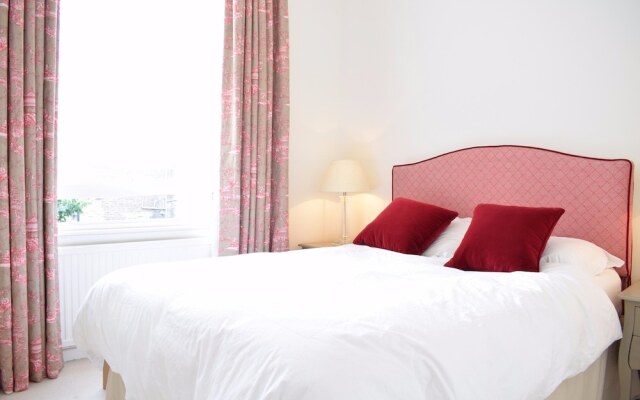 Bright 1 Bedroom Flat in Brook Green