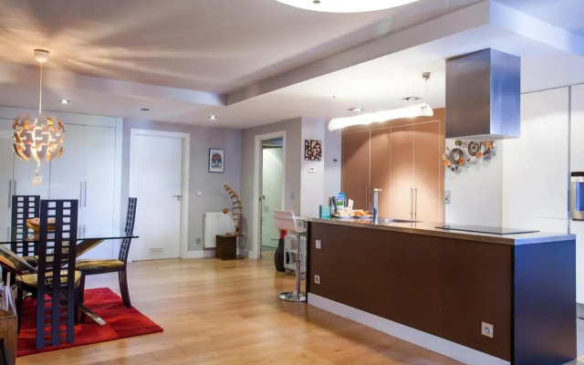 Piso moderno, céntrico y con garaje gratis