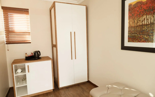 Loerie Guest Lodge