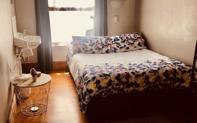 Raglan Harbour View Hotel