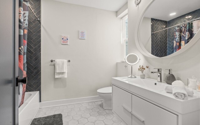 Stylish Near Stadiums & Nightlife Game Room