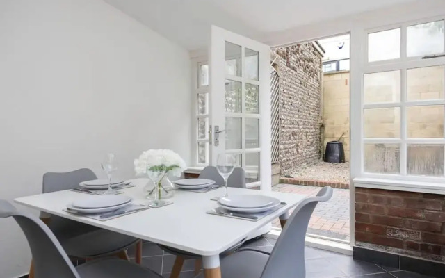 Host Stay Devonshire Place Apartment