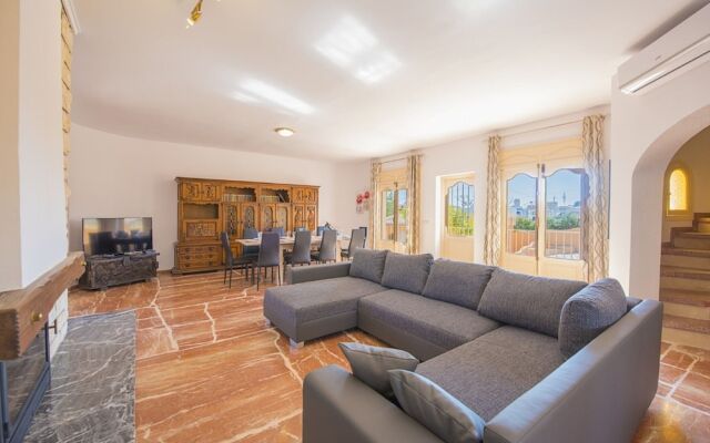 Villa - 6 Bedrooms with Pool and WiFi - 105023