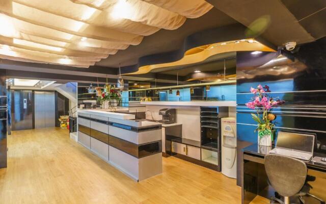 De Lux Bangkok Hotel