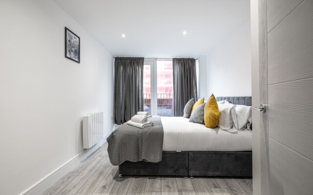 Stunning 2-bed Apartment in Camberley
