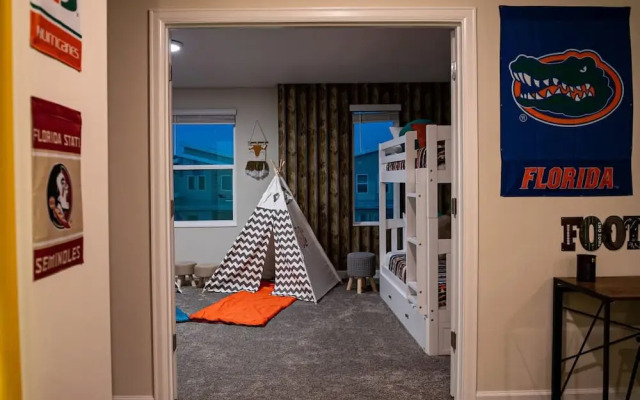 Luxury fun 9BR Near Disney Villa