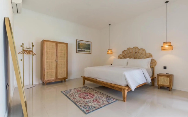 Charming 3 Bedrooms Villa Beach Walking Distance