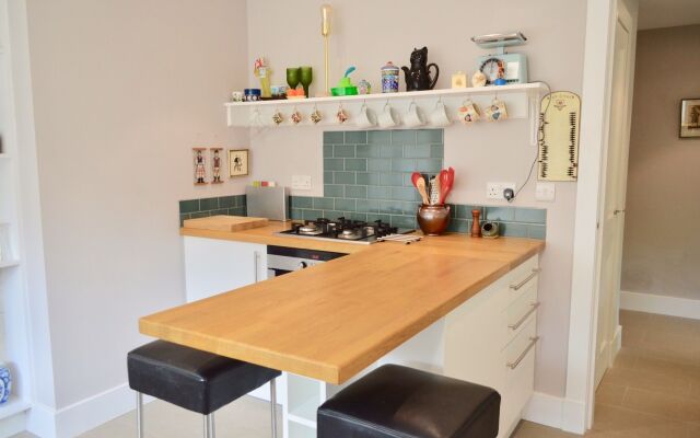 2 Bedroom Flat In Edinburgh