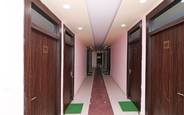 OYO 13483 Hotel Aradhya's