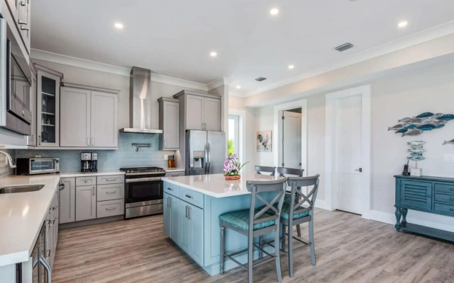 Mastway House by Brightwild Pool Dock