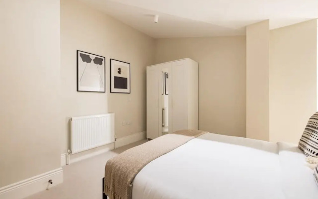 The Tooting Hideout - Dazzling 3bdr Flat With Balcony
